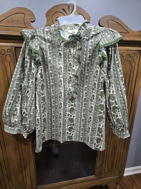 Women's Green Printed Ruffle-Trim Button-Up Top